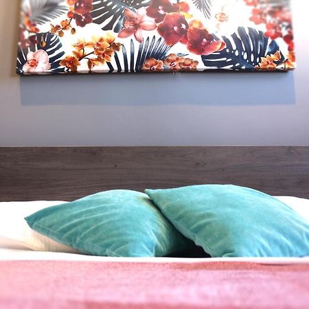 Velleran Accomodation Tarxien Exteriér fotografie