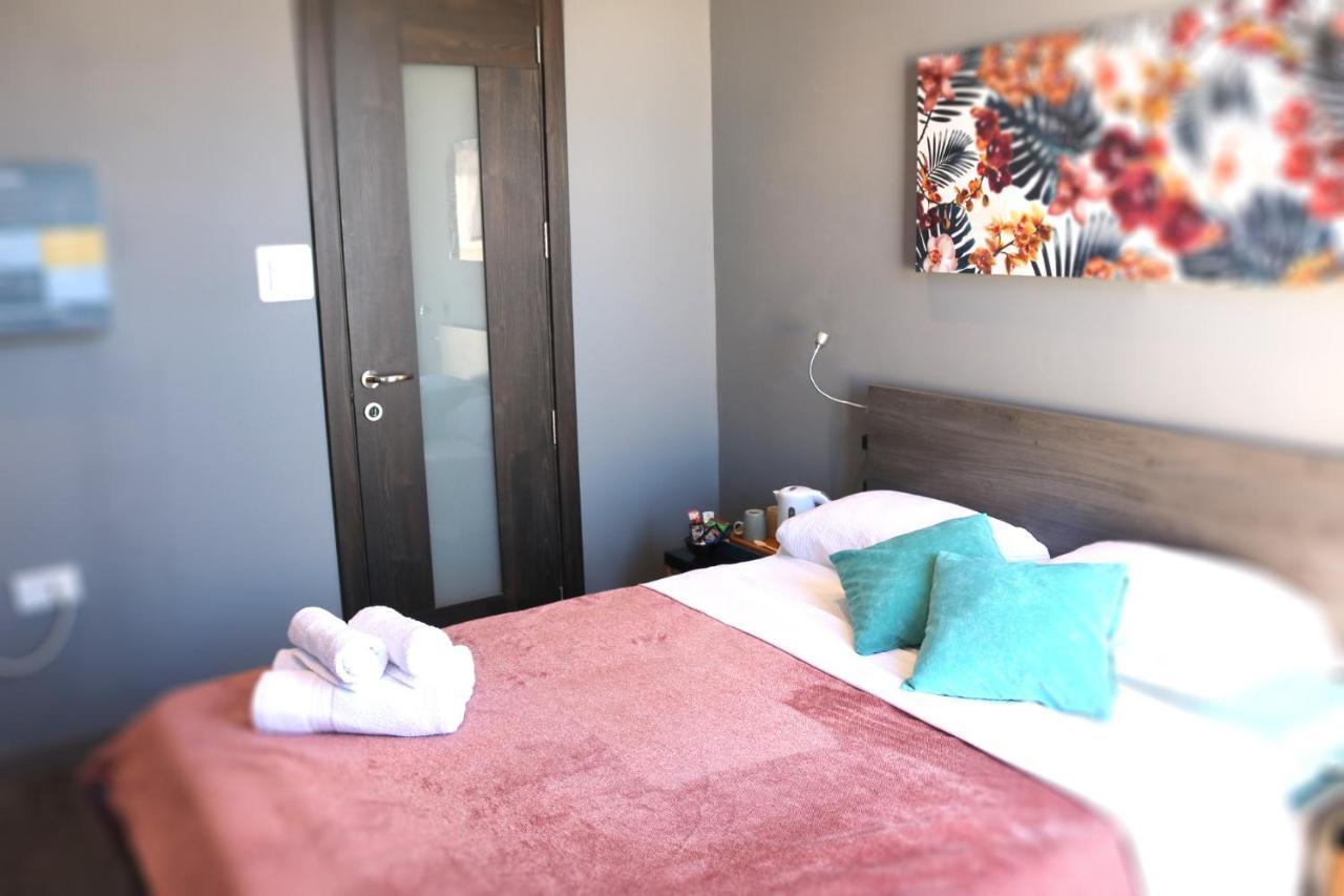 Velleran Accomodation Tarxien Exteriér fotografie